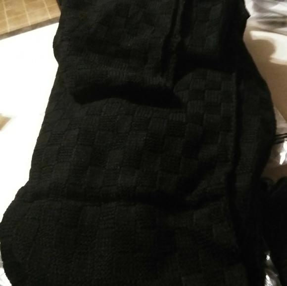 Mens thick knitted black scarf - Picture 3 of 5
